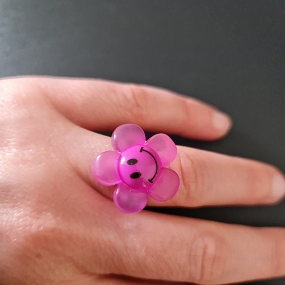 ⭐HOST PICK⭐ Smiley Ring Set - Picture 3 of 9